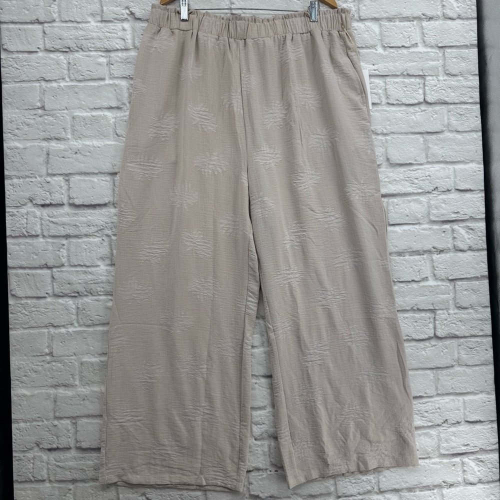 C by One Cream Polyester Wide Leg Cropped Pants Textured Floral Print NWT 3X